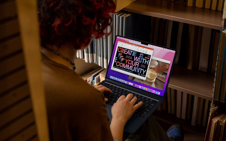 A person using a computer

Description automatically generated with medium confidence